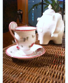 今夕焼けが綺麗です・温かい紅茶秋の夕べ