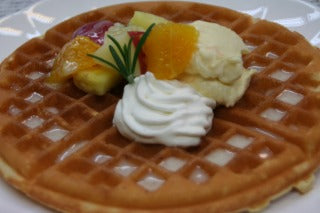 チーズ&初夏のフルーツワッフル