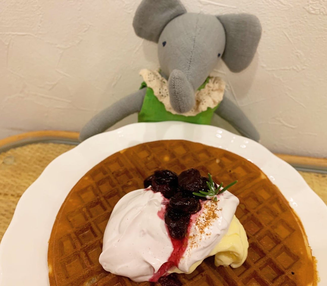 紅茶専門店ディンブラ季節の【ダークチェリーワッフル】